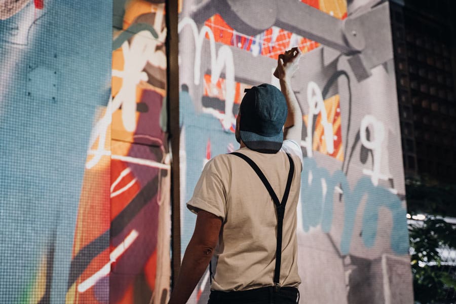 Graffeur professionnel - Graffiti monumental - Oeuvre street art - Street Art Fest Grenoble - Expo street art